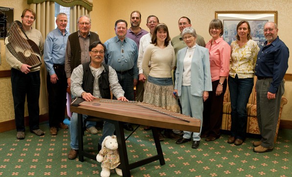 Left to Right: Dave Kyger, John Snyder, Kurt Maute, Tom Groeber, Steve Dippel, Jim Vorosmarti, Heidi Lugmayer, Karl Skowronek, Jane Curtis, Kathryn Prinz, Mia Karlberg–Levin, Tony Walter. Front, at his alto zither: Don Tsusaki