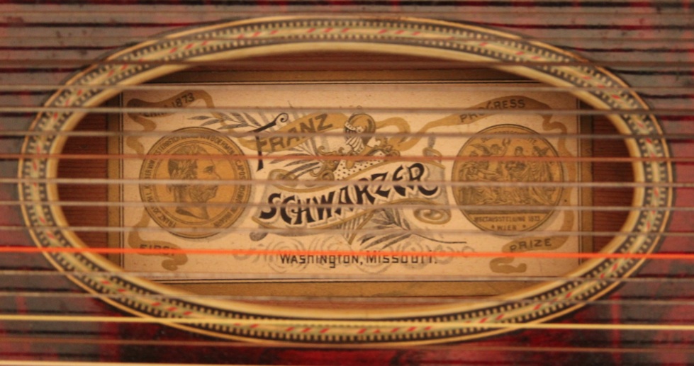 Schwarzer maker's label.
