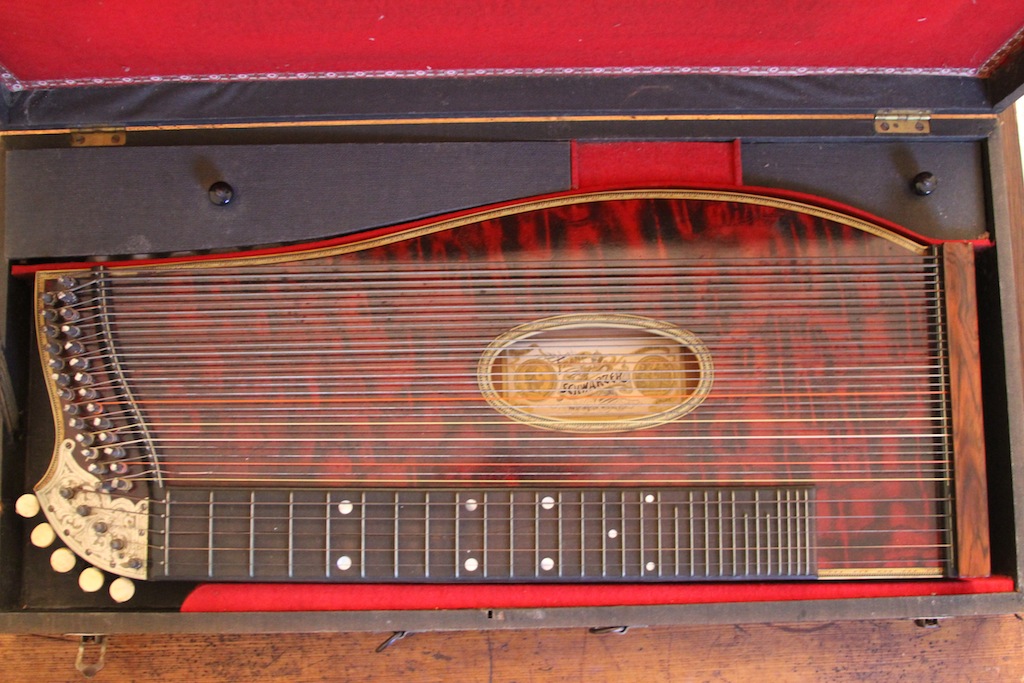 Schwarzer Elegy Zither.