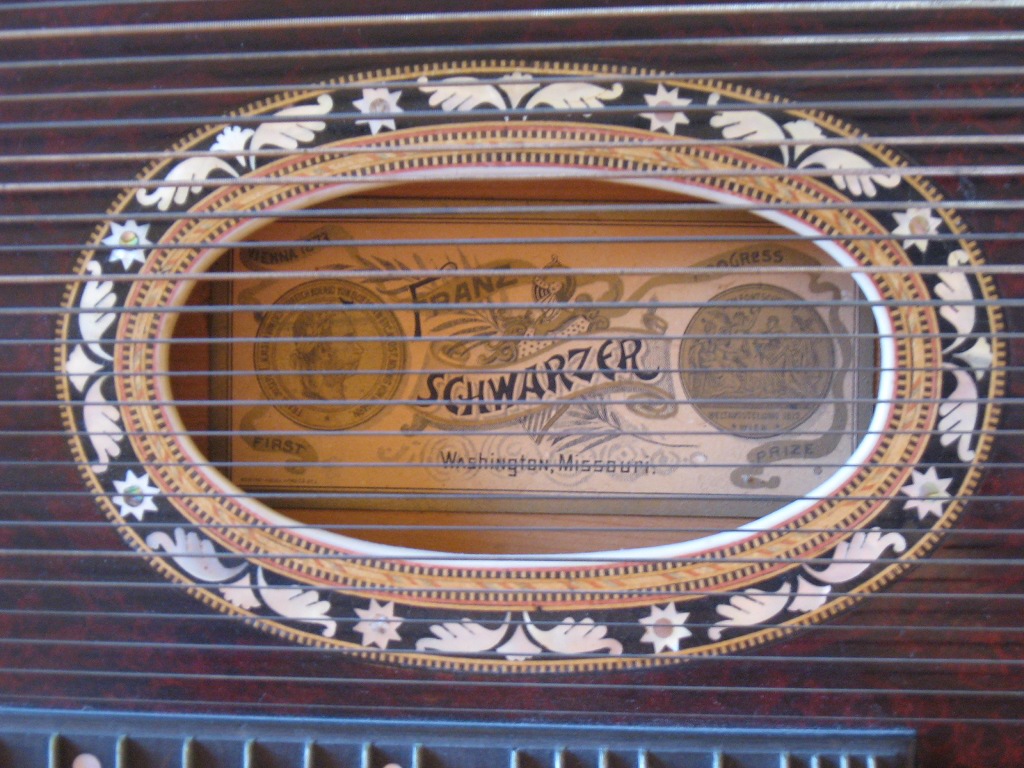 Schwarzer Zither Label