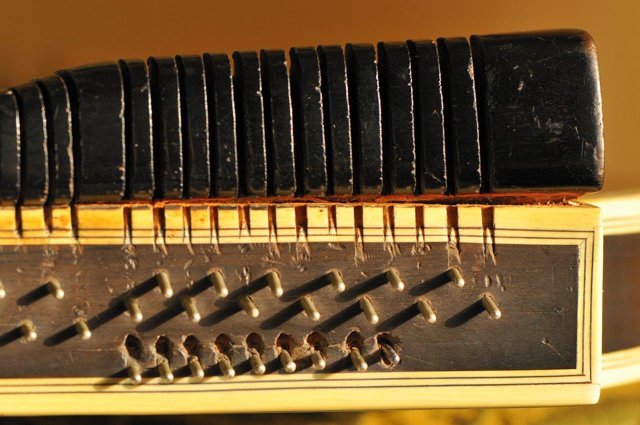 Bridge problem on Perfekta zither.jpg